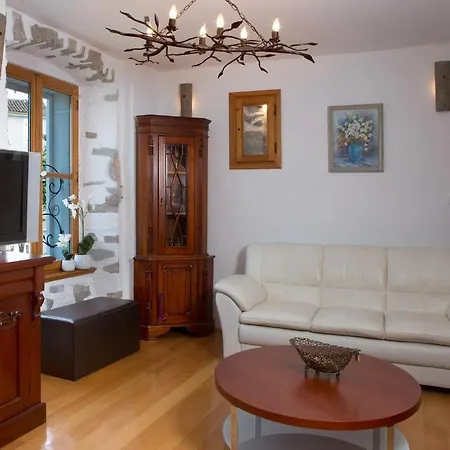 Losinj بيت للعطل *